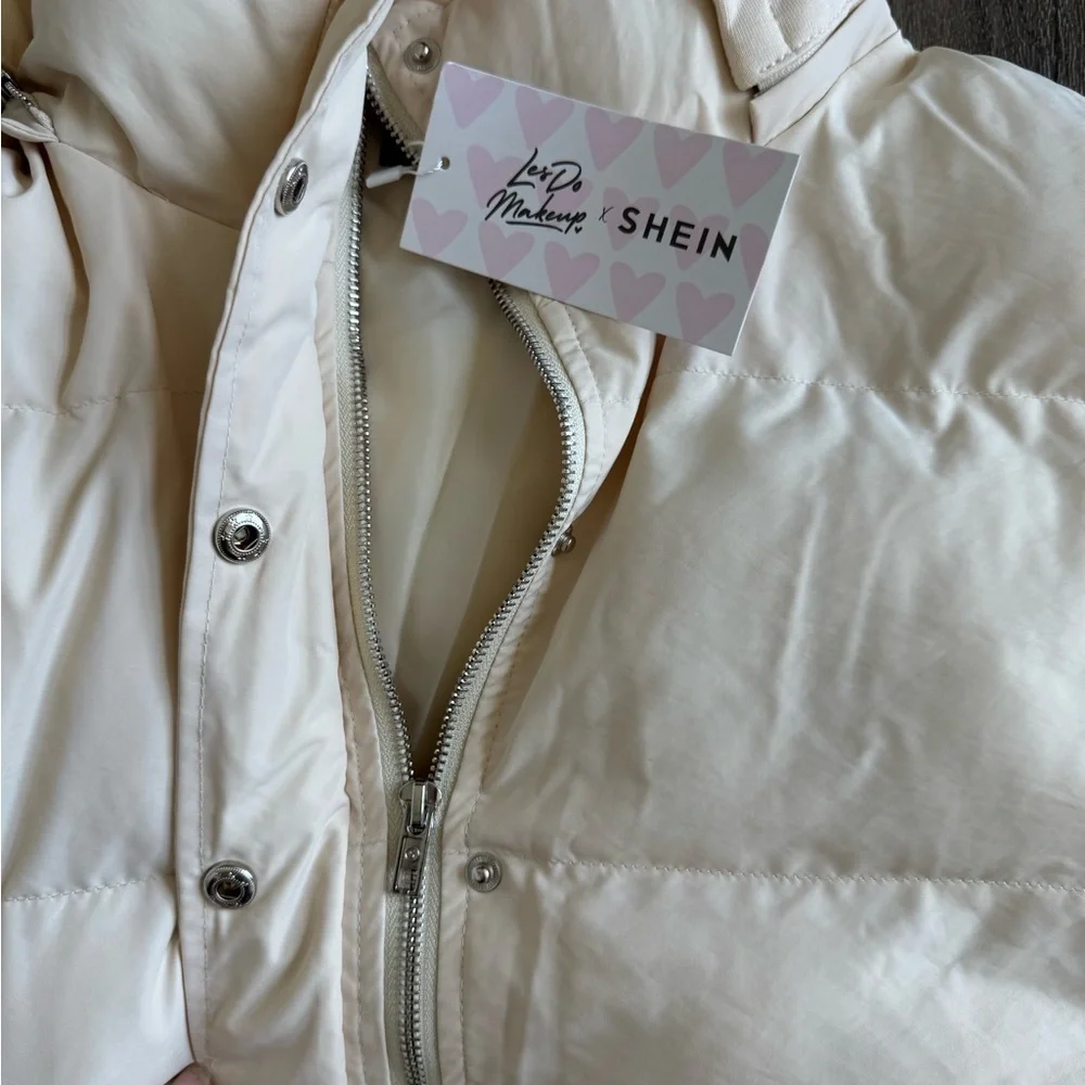 SHEIN puffer coat with detachable hood.  Cream in color.  Women’s size medium.